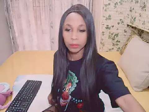 Snapshot of Simply_pleasure00 chatting on 05/19/26, 05:25 Simply pleasure00 online show from 05/19/26, 05:25