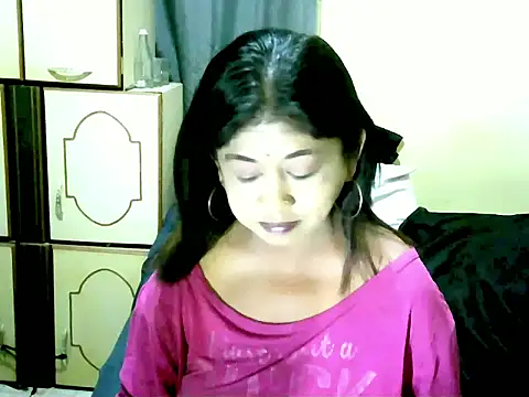 Snapshot of IndianPleasures21 chatting on 06/11/26, 04:10 IndianPleasures21 online show from 06/11/26, 04:10