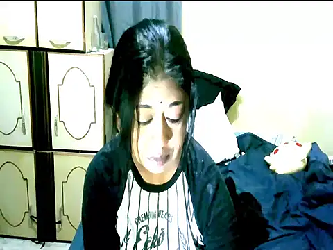 Snapshot of IndianPleasures21 chatting on 06/18/26, 01:39 IndianPleasures21 online show from 06/18/26, 01:39