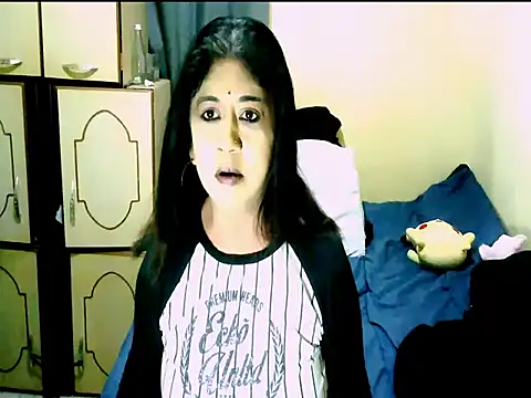 Snapshot of IndianPleasures21 chatting on 06/30/26, 02:29 IndianPleasures21 online show from 06/30/26, 02:29