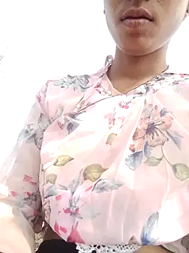 Snapshot of wifedesi7050 chatting on 04/06/26, 04:32 wifedesi7050 online show from 04/06/26, 04:32