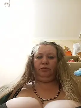 Snapshot of KiraStanton chatting on 06/26/26, 01:21 KiraStanton online show from 06/26/26, 01:21