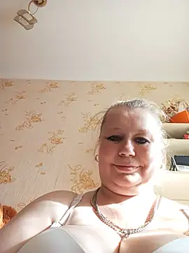 Snapshot of KiraStanton chatting on 07/06/26, 03:14 KiraStanton online show from 07/06/26, 03:14