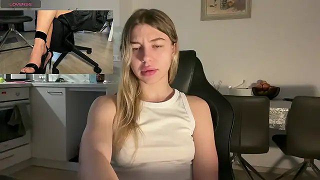 Snapshot of GODDESS_doll chatting on 03/17/26, 11:30 GODDESS doll online show from 03/17/26, 11:30