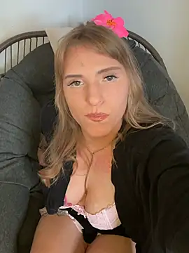 Snapshot of TiffyRose chatting on 02/25/26, 02:16 TiffyRose online show from 02/25/26, 02:16