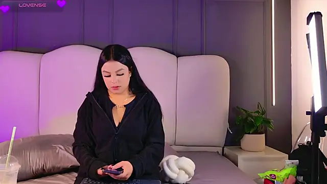 Snapshot of BrunaMonroee chatting on 03/18/26, 02:20 BrunaMonroee online show from 03/18/26, 02:20