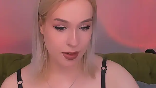 Snapshot of serene_land chatting on 05/04/26, 01:18 serene land online show from 05/04/26, 01:18