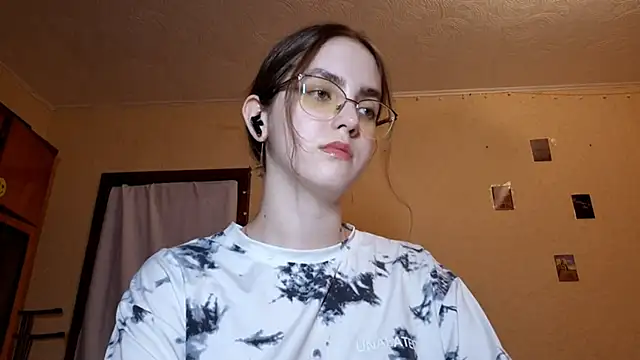 Snapshot of Katelemon chatting on 03/11/26, 02:56 Katelemon online show from 03/11/26, 02:56