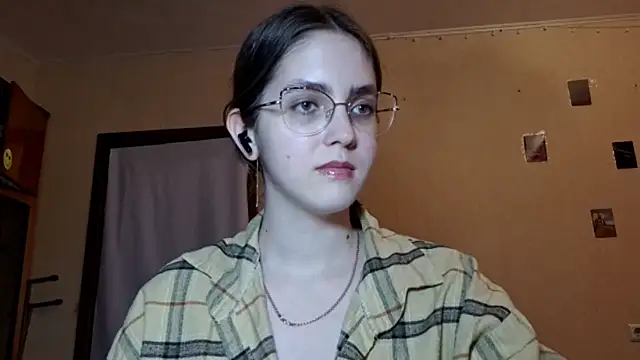 Snapshot of Katelemon chatting on 04/17/26, 02:09 Katelemon online show from 04/17/26, 02:09