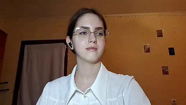Snapshot of Katelemon chatting on 04/27/26, 02:37 Katelemon online show from 04/27/26, 02:37