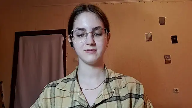 Snapshot of Katelemon chatting on 05/11/26, 01:17 Katelemon online show from 05/11/26, 01:17