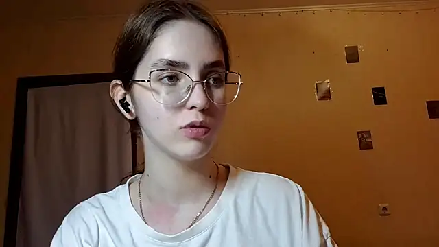 Snapshot of Katelemon chatting on 05/13/26, 02:14 Katelemon online show from 05/13/26, 02:14