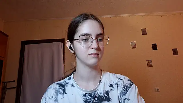 Snapshot of Katelemon chatting on 06/15/26, 12:29 Katelemon online show from 06/15/26, 12:29
