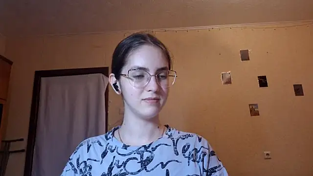Snapshot of Katelemon chatting on 06/17/26, 03:24 Katelemon online show from 06/17/26, 03:24