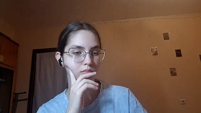 Snapshot of Katelemon chatting on 06/19/26, 11:14 Katelemon online show from 06/19/26, 11:14