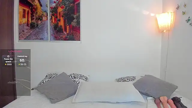 Snapshot of evamontenegri chatting on 03/30/26, 01:12 evamontenegri online show from 03/30/26, 01:12