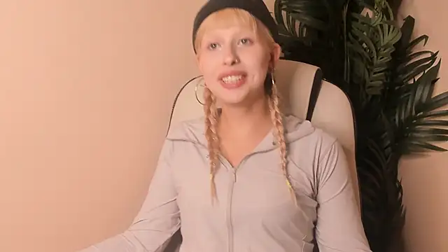 TieraSavell online show from 02/28/26, 12:06