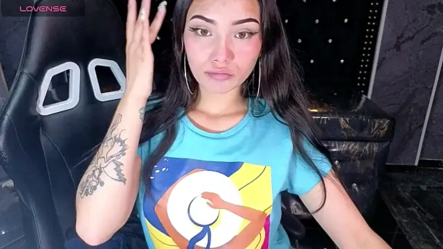 Snapshot of Daphne_nicole_b chatting on 06/10/26, 01:10 Daphne nicole b online show from 06/10/26, 01:10