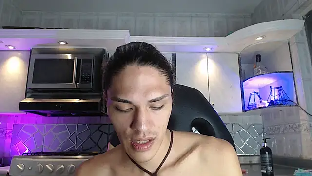 CrisOzzz online show from 04/11/26, 06:34