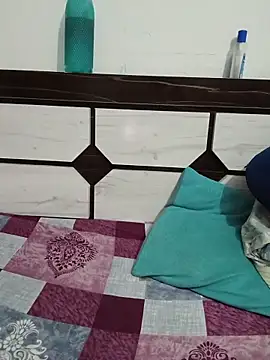 Snapshot of Queenlipx chatting on 03/05/26, 03:52 Queenlipx online show from 03/05/26, 03:52