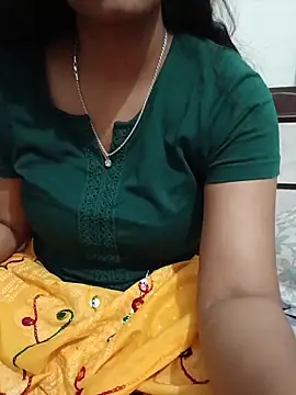 Snapshot of Queenlipx chatting on 03/06/26, 04:03 Queenlipx online show from 03/06/26, 04:03