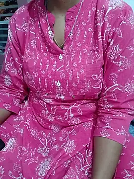 Snapshot of Queenlipx chatting on 03/07/26, 03:42 Queenlipx online show from 03/07/26, 03:42