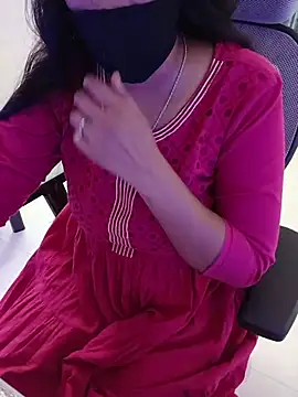 Snapshot of Queenlipx chatting on 03/08/26, 02:54 Queenlipx online show from 03/08/26, 02:54