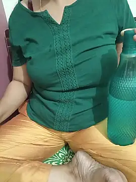 Snapshot of Queenlipx chatting on 03/27/26, 04:51 Queenlipx online show from 03/27/26, 04:51