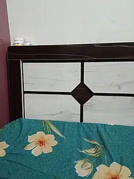 Snapshot of Queenlipx chatting on 03/28/26, 05:01 Queenlipx online show from 03/28/26, 05:01