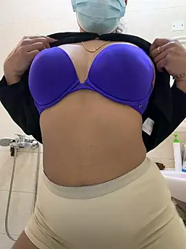 Snapshot of sessy_grl chatting on 02/25/26, 05:39 sessy grl online show from 02/25/26, 05:39