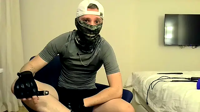 Snapshot of RyanRubber chatting on 03/29/26, 07:58 RyanRubber online show from 03/29/26, 07:58