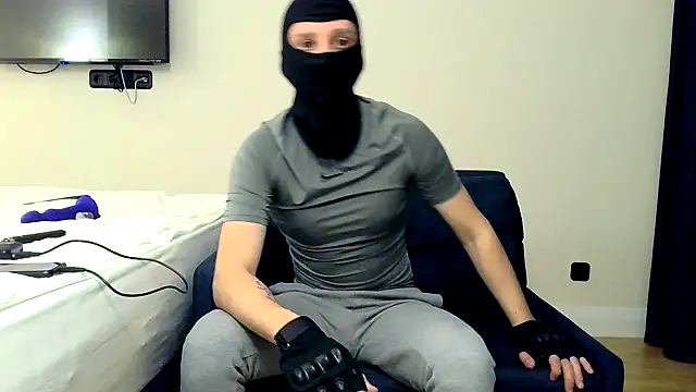 Snapshot of RyanRubber chatting on 04/03/26, 07:23 RyanRubber online show from 04/03/26, 07:23