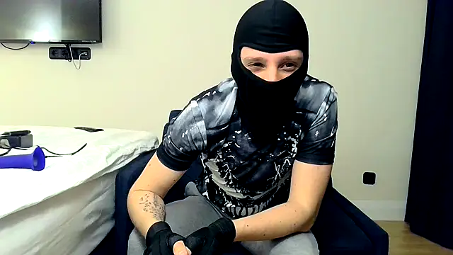 Snapshot of RyanRubber chatting on 04/08/26, 07:58 RyanRubber online show from 04/08/26, 07:58