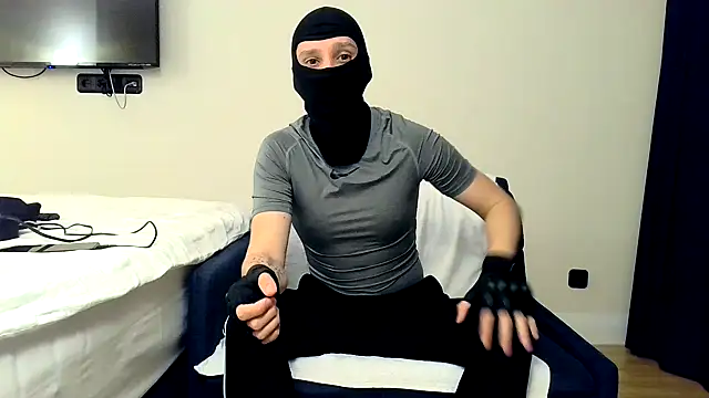 Snapshot of RyanRubber chatting on 04/11/26, 08:02 RyanRubber online show from 04/11/26, 08:02