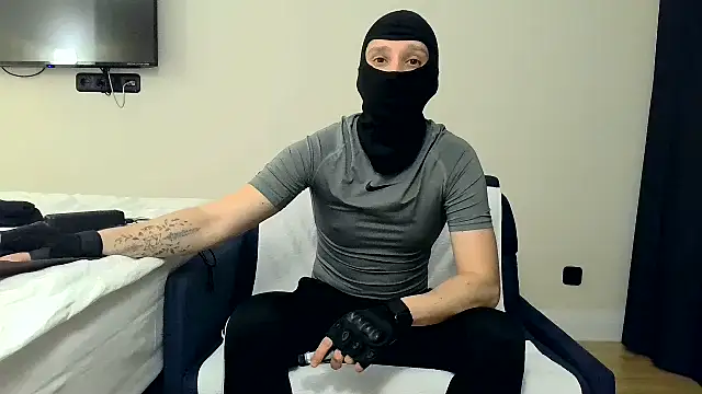 Snapshot of RyanRubber chatting on 04/12/26, 08:03 RyanRubber online show from 04/12/26, 08:03