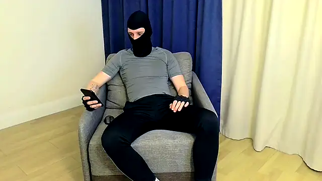 Snapshot of RyanRubber chatting on 04/18/26, 08:53 RyanRubber online show from 04/18/26, 08:53
