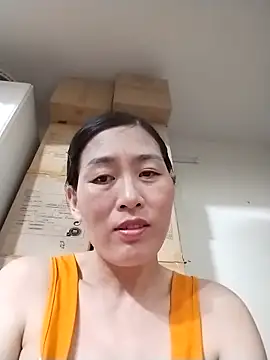 Snapshot of lris-Beauty77 chatting on 04/27/26, 02:48 lris-Beauty77 online show from 04/27/26, 02:48