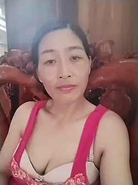Snapshot of lris-Beauty77 chatting on 06/18/26, 10:52 lris-Beauty77 online show from 06/18/26, 10:52