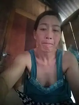 Snapshot of lris-Beauty77 chatting on 07/11/26, 10:40 lris-Beauty77 online show from 07/11/26, 10:40