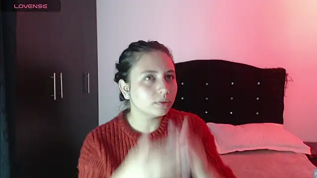 Snapshot of Ana__arms chatting on 04/07/26, 03:23 Ana arms online show from 04/07/26, 03:23