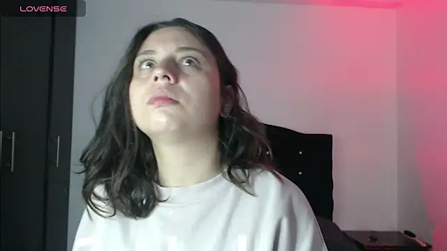 Snapshot of Ana__arms chatting on 04/21/26, 02:56 Ana arms online show from 04/21/26, 02:56