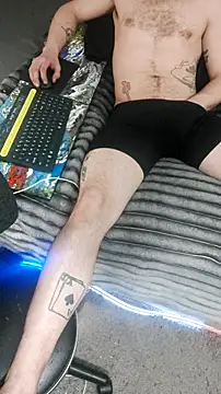 Snapshot of elong007 chatting on 04/10/26, 12:10 elong007 online show from 04/10/26, 12:10