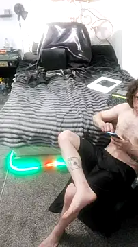 Snapshot of elong007 chatting on 04/23/26, 04:35 elong007 online show from 04/23/26, 04:35