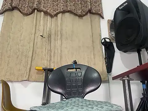 Snapshot of enimanocturno chatting on 04/09/26, 02:11 enimanocturno online show from 04/09/26, 02:11