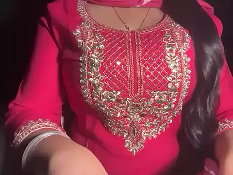 Avneet kaurr1 online show from 04/07/26, 06:36