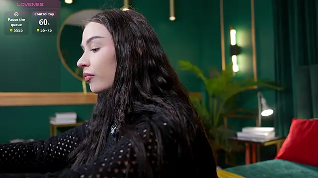 Snapshot of SatiraLux chatting on 04/07/26, 06:30 SatiraLux online show from 04/07/26, 06:30