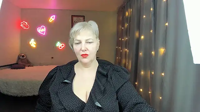 Mary-Leee online show from 05/02/26, 05:40