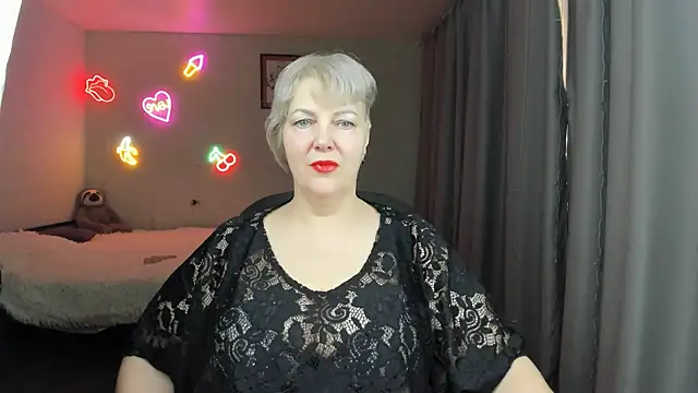 Mary-Leee online show from 05/04/26, 03:08