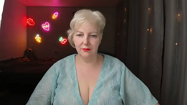 Mary-Leee online show from 06/01/26, 04:41