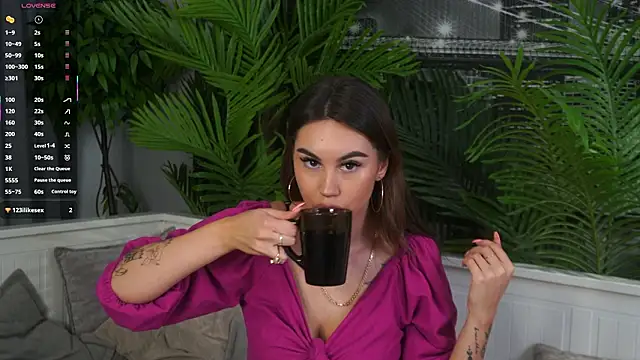 Snapshot of JulyMilky chatting on 03/18/26, 03:37 JulyMilky online show from 03/18/26, 03:37